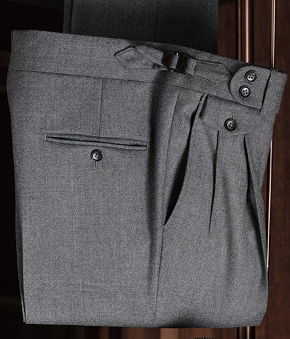 Veste en laine texturée et pantalon plissé