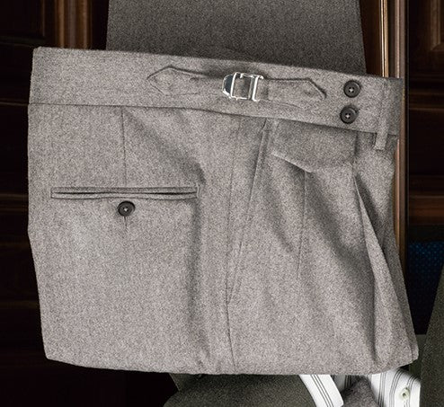 Blazer olive et pantalon gris clair