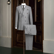 Elegant light grey double-breasted suit on a mannequin, showcasing high-end tailoring for men. Perfect for formal events, crafted with sustainable materials.